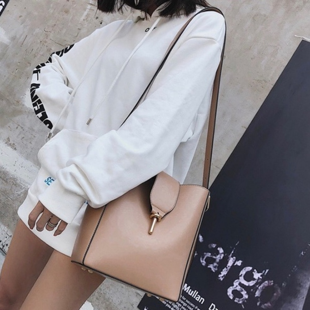Just In! 🆕 BERLYNEE Bucket Bag - MOCHA